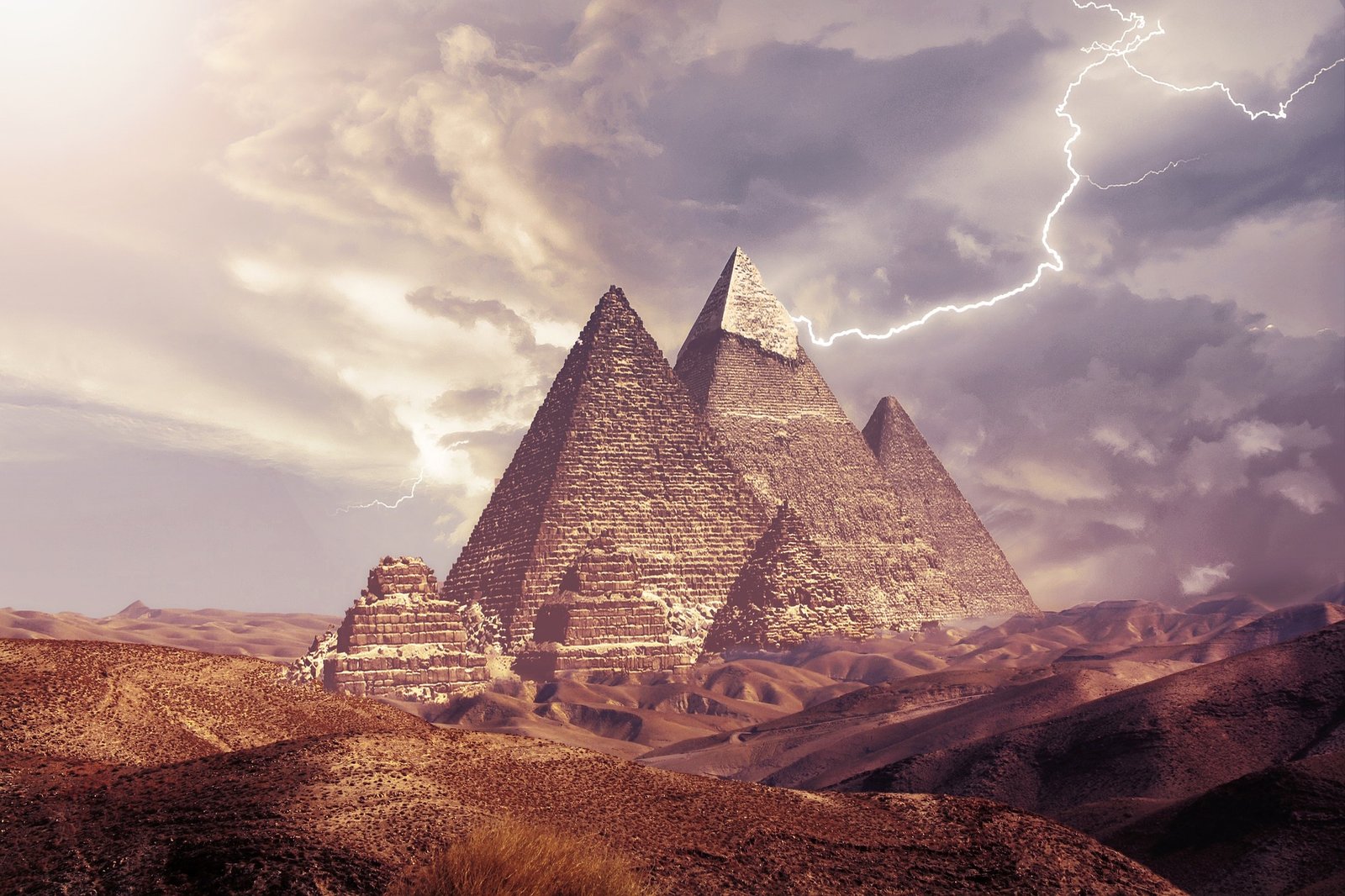 Пустыня пирамиды